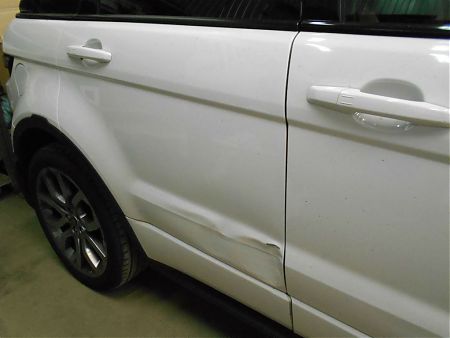 Задняя дверь Range Rover Evoque до ремонта