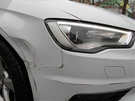 Поврежденные крыло и бампер Audi A3 до ремонта и покраски