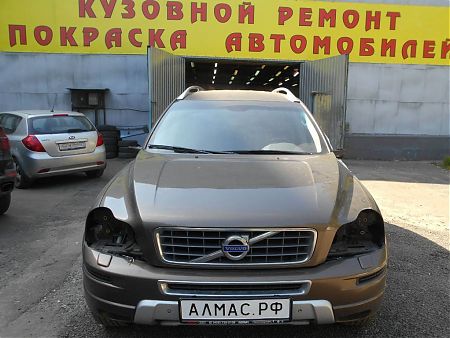 Автомобиль Volvo XC90 без передних фар (украдены)