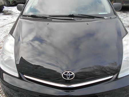Капот Toyota Prius после ремонта и покраски
