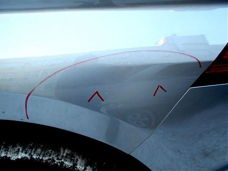 Царапина и вмятина на заднем крыле Volkswagen Tiguan