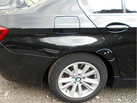 Вид заднего крыла BMW 5 до ремонта