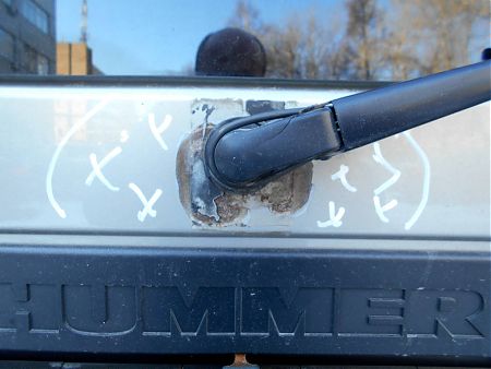 Крышка багажника Hummer H2 со ржавчиной