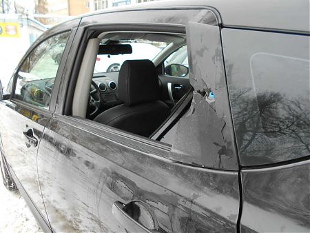 Поврежденная задняя левая дверь Nissan Qashqai